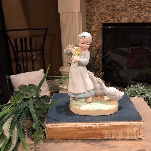 Vintage Holland ceramic figurine 9" high Girl with Geese - Picture 1 of 9